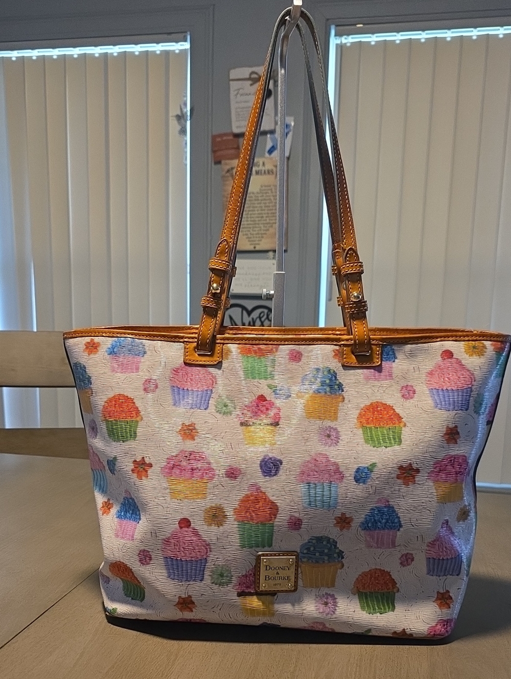 🦆 Dooney & Bourke - Cupcake Print Tote Bag 2013